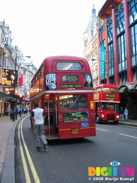 3102 London busses in SoHo